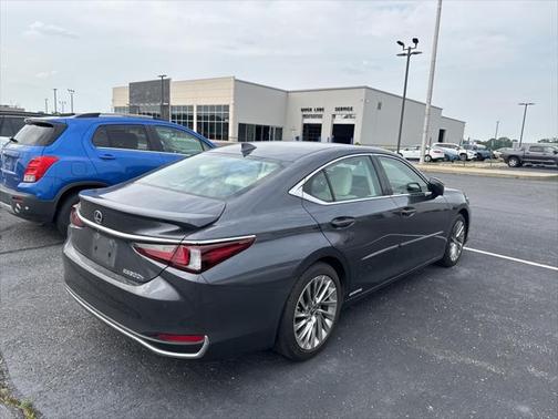 2022 Lexus ES 300h Luxury