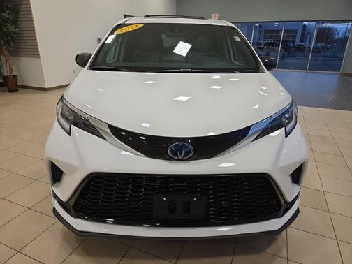 2021 Toyota Sienna XSE 7 Passenger