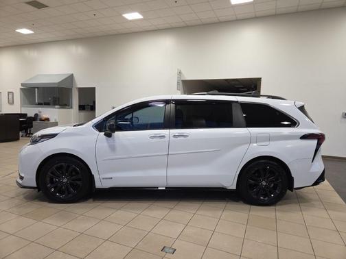 2021 Toyota Sienna XSE 7 Passenger