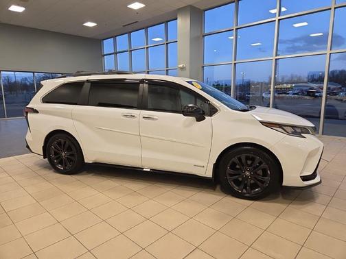 2021 Toyota Sienna XSE 7 Passenger