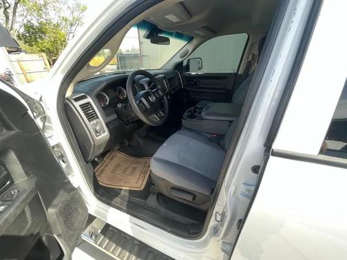Bright White Clearcoat 2017 RAM 2500 Tradesman Crew Cab 4x4 8' Box