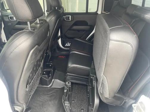 Bright White Clearcoat 2020 Jeep Gladiator Rubicon