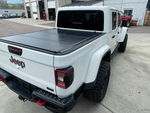 Bright White Clearcoat 2020 Jeep Gladiator Rubicon