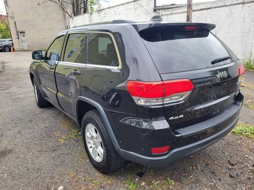 Brilliant Black Crystal Pearlcoat 2015 Jeep Grand Cherokee Laredo