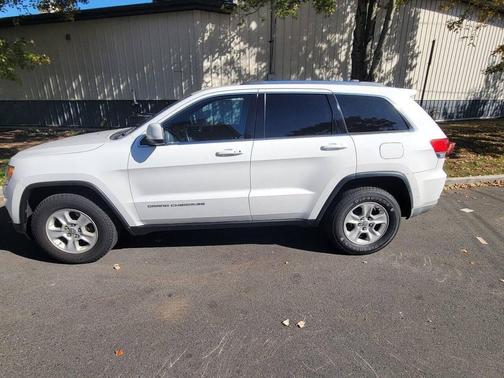 Bright White Clearcoat 2015 Jeep Grand Cherokee Laredo