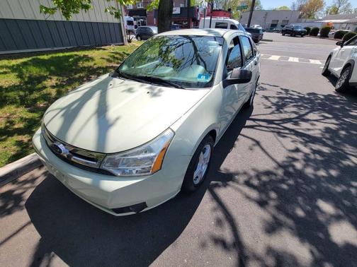 Green 2011 Ford Focus SE