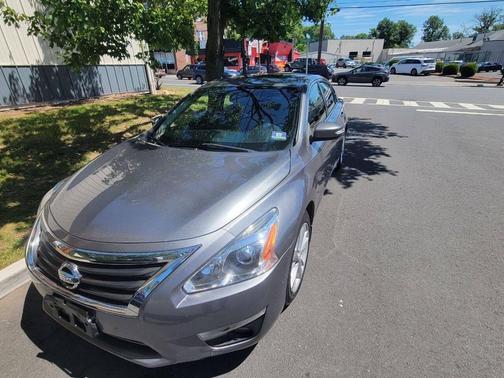 Brilliant Silver Metallic 2014 Nissan Altima 2.5 SV