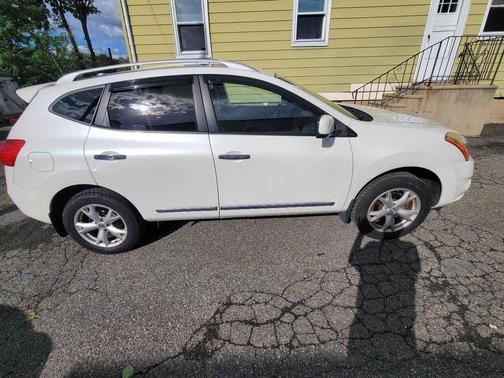 Pearl White 2011 Nissan Rogue SV