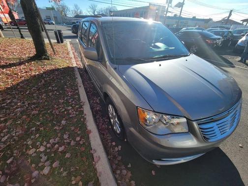 2016 Chrysler Town & Country Touring