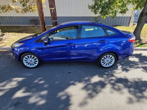 Blue Candy Metallic Tinted Clearcoat 2014 Ford Fiesta SE