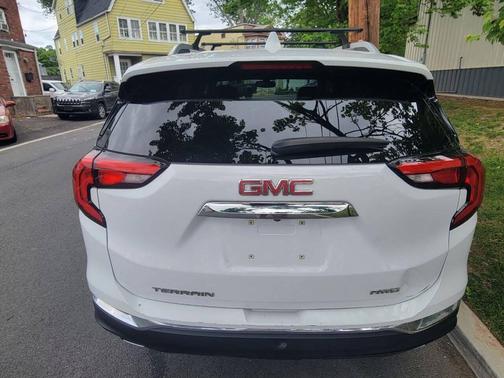 Summit White 2018 GMC Terrain SLT