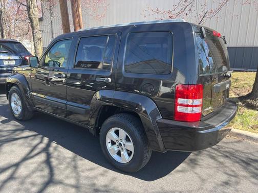 Brilliant Black Crystal Pearlcoat 2012 Jeep Liberty Sport