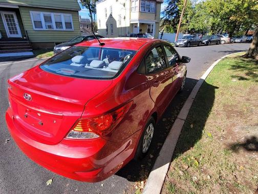 2012 Hyundai Accent SE