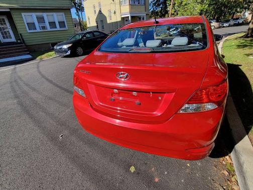 2012 Hyundai Accent SE