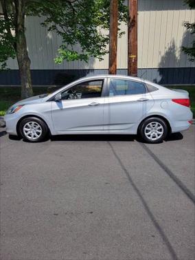2013 Hyundai Accent SE