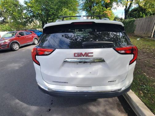 Summit White 2018 GMC Terrain SLT