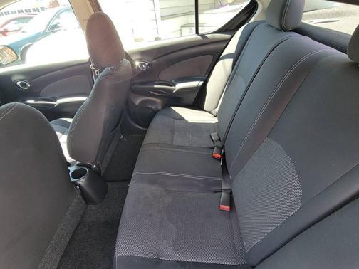 Brilliant Silver 2014 Nissan Versa 1.6 SV