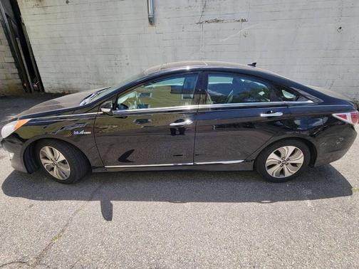 Eclipse Black 2014 Hyundai SONATA Hybrid Limited