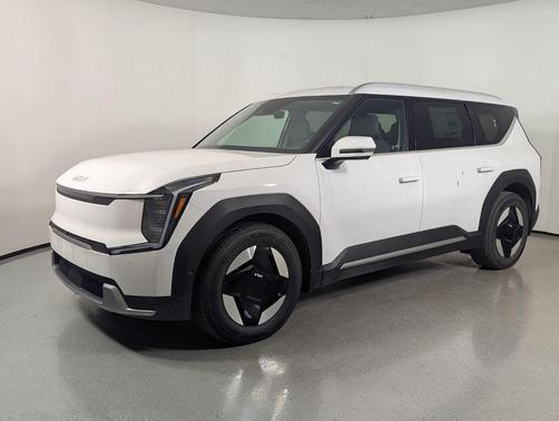 Glacial White Pearl 2026 Kia EV9 Wind