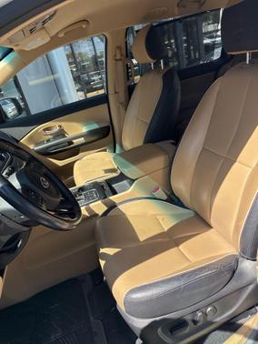Clear White 2018 Kia Sedona LX