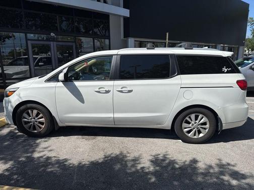 Clear White 2018 Kia Sedona LX