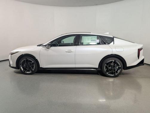 Snow White Pearl 2026 Kia K4 GT-Line