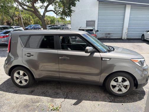 Titanium Gray 2017 Kia Soul Base
