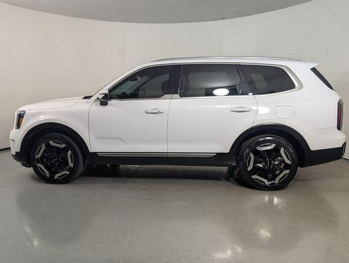 Glacial White Pearl 2024 Kia Telluride EX