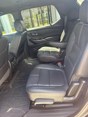Mosaic Black Metallic 2023 Chevrolet Traverse RS