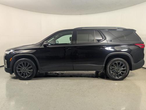 Mosaic Black Metallic 2023 Chevrolet Traverse RS