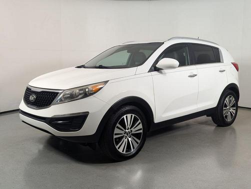 Clear White 2016 Kia Sportage EX