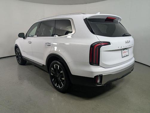 Glacial White Pearl 2023 Kia Telluride SX
