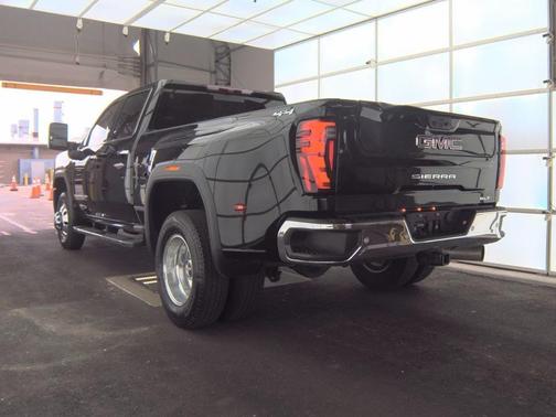 2024 GMC Sierra 3500 SLT