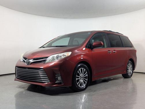 Salsa Red Pearl 2020 Toyota Sienna XLE