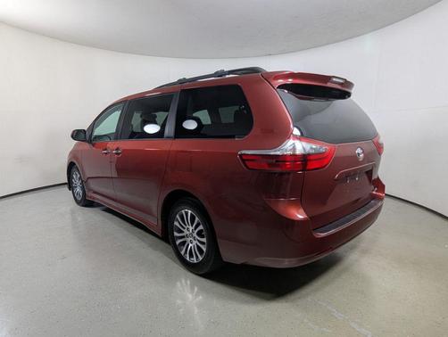 Salsa Red Pearl 2020 Toyota Sienna XLE