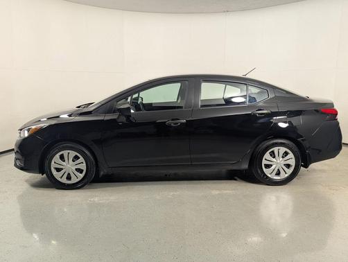 Super Black Metallic 2024 Nissan Versa 1.6 S