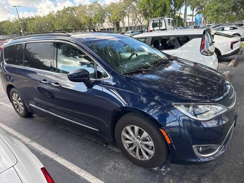 2017 Chrysler Pacifica Touring-L