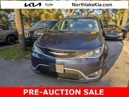 2017 Chrysler Pacifica Touring-L