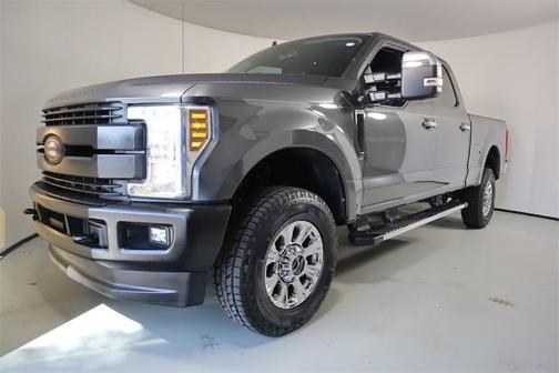 Photo 3 of 25 of 2019 Ford F-250 Lariat