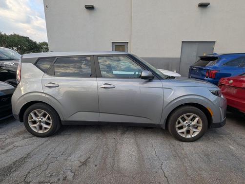Steel Gray 2024 Kia Soul LX