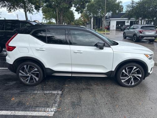 2019 Volvo XC40 T5 R-Design