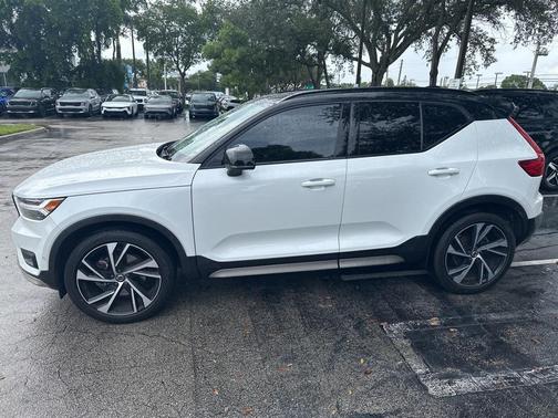 2019 Volvo XC40 T5 R-Design
