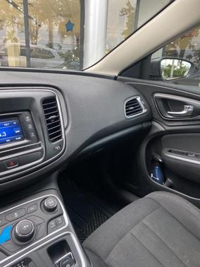 2016 Chrysler 200 LX