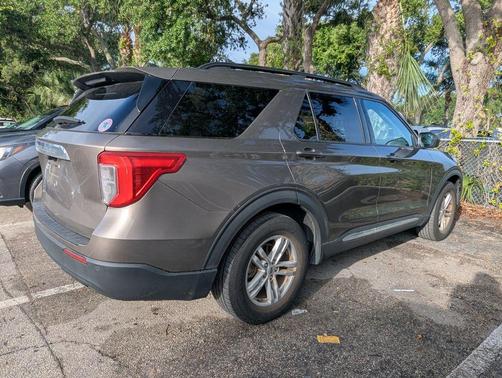Stone Gray Metallic 2021 Ford Explorer XLT