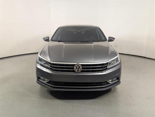 2018 Volkswagen Passat 2.0T SEL Premium