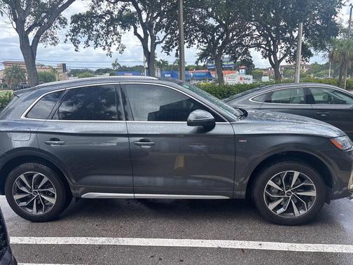 2022 Audi Q5 45 S line Premium Plus
