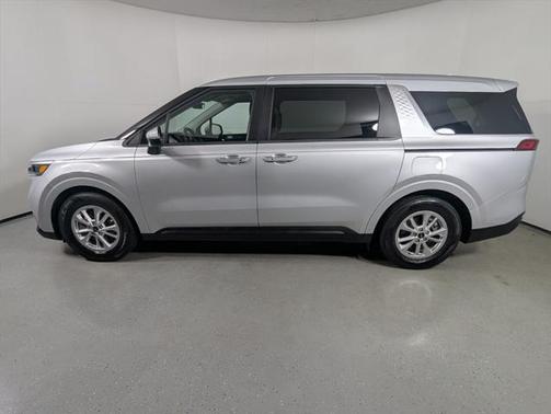2022 Kia Carnival LXS