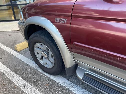 2000 Mitsubishi Montero Sport LS