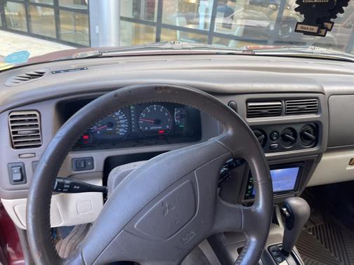 2000 Mitsubishi Montero Sport LS