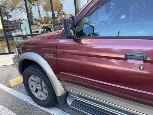 2000 Mitsubishi Montero Sport LS
